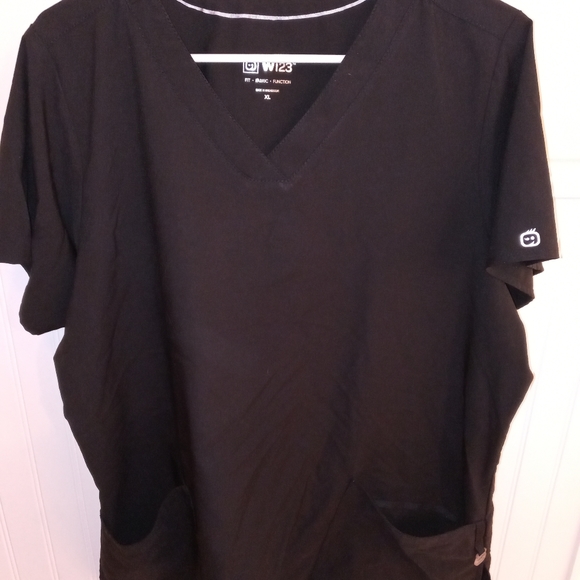 W123 Scrub top - Picture 2 of 5